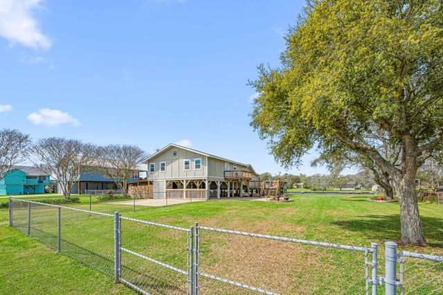 1145 County Road 291, Bay City, TX 77414