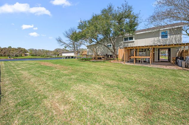 1145 County Road 291, Bay City, TX 77414