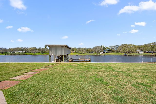 1145 County Road 291, Bay City, TX 77414