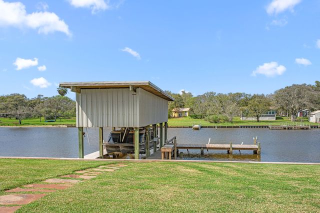 1145 County Road 291, Bay City, TX 77414