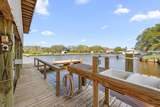 1145 County Road 291, Bay City, TX 77414