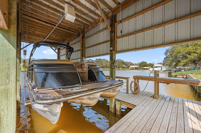 1145 County Road 291, Bay City, TX 77414