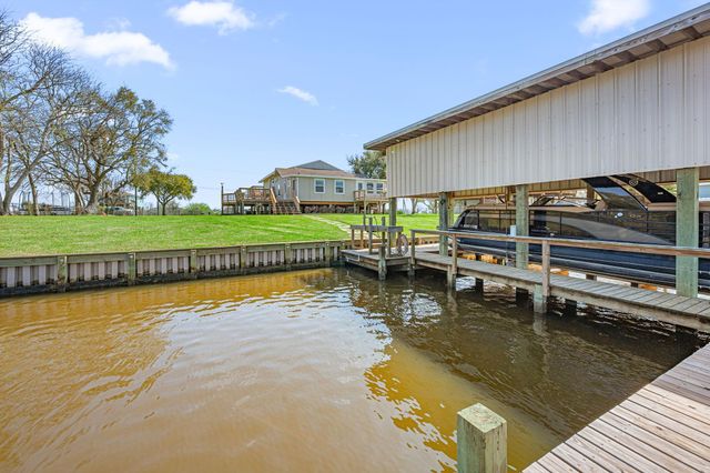 1145 County Road 291, Bay City, TX 77414