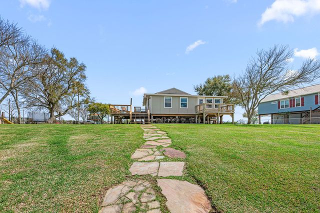 1145 County Road 291, Bay City, TX 77414