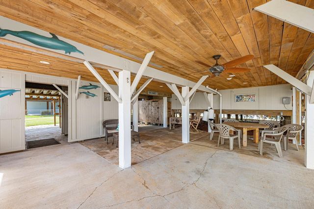 1145 County Road 291, Bay City, TX 77414