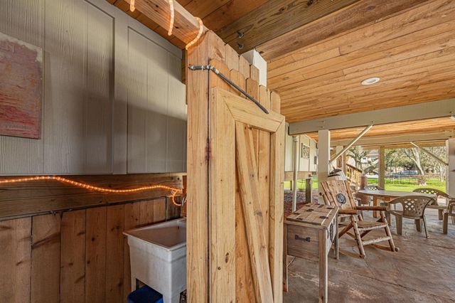 1145 County Road 291, Bay City, TX 77414