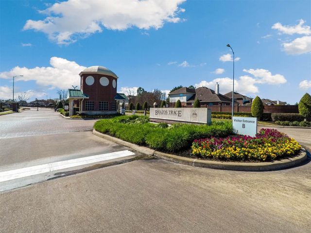 5718 Indigo Trails Drive, Richmond, TX 77469