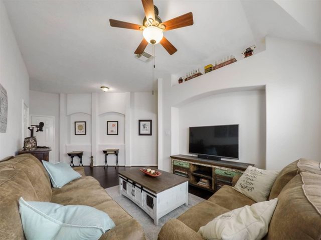 5718 Indigo Trails Drive, Richmond, TX 77469