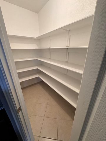 914 Emory Stable DR, Hutto, TX 78634