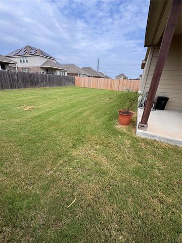 914 Emory Stable DR, Hutto, TX 78634