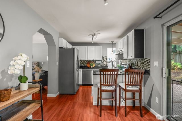 27408 NE 30th Way, Redmond, WA 98053