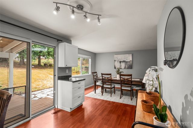 27408 NE 30th Way, Redmond, WA 98053