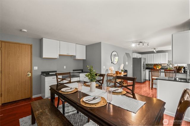 27408 NE 30th Way, Redmond, WA 98053
