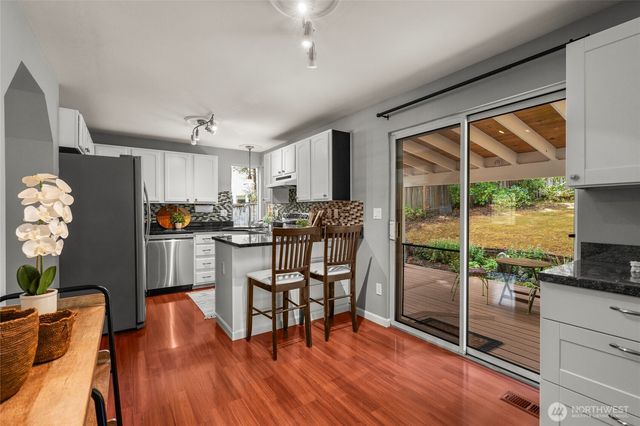27408 NE 30th Way, Redmond, WA 98053