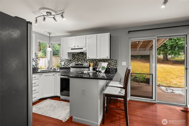 27408 NE 30th Way, Redmond, WA 98053