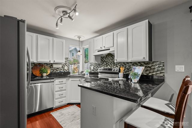27408 NE 30th Way, Redmond, WA 98053