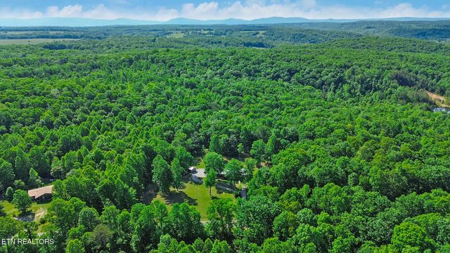 293 Christian Rd, Crossville, TN 38572