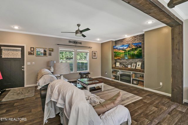 293 Christian Rd, Crossville, TN 38572