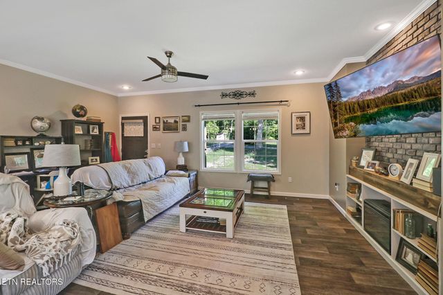 293 Christian Rd, Crossville, TN 38572