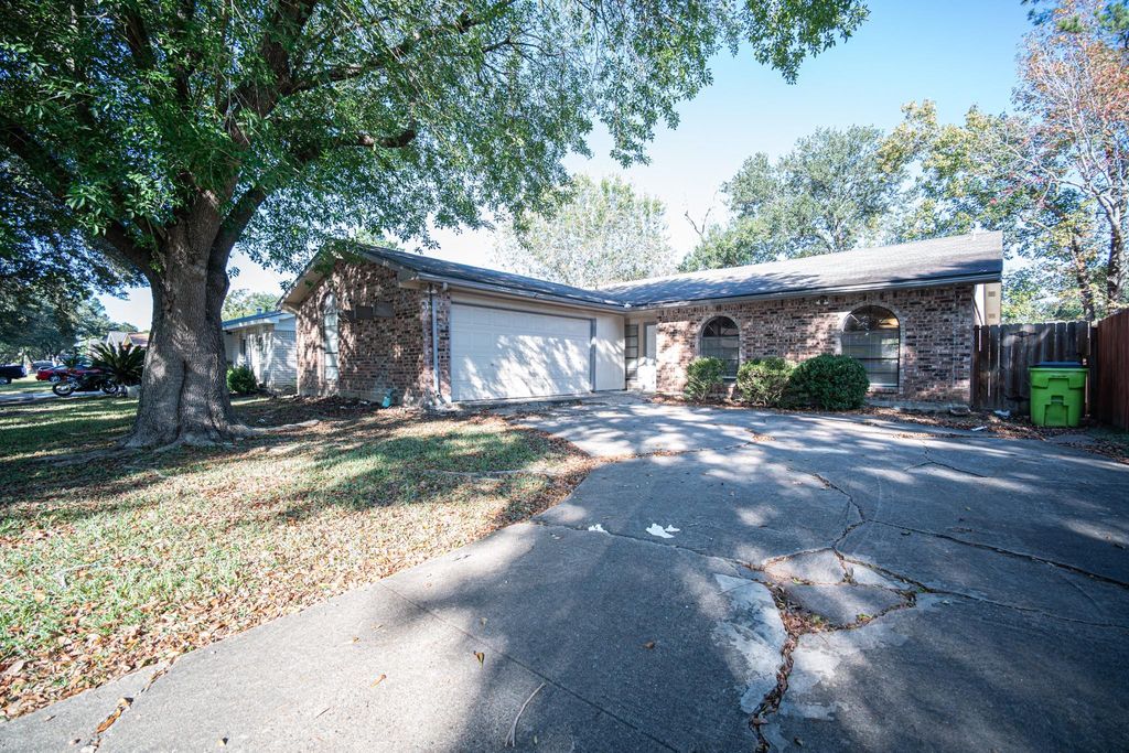 2026 Quail Valley East Drive, Missouri City, TX 77459
