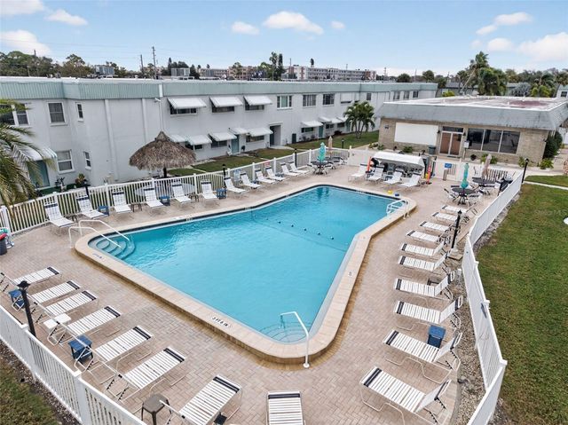 5267 81ST STREET N 18, St Petersburg, FL 33709