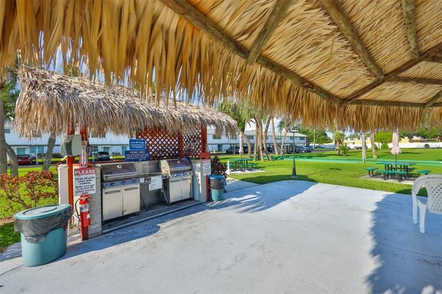 5267 81ST STREET N 18, St Petersburg, FL 33709