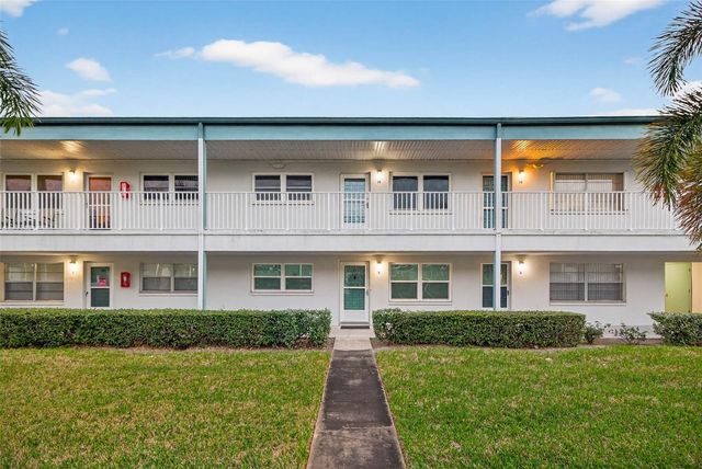5267 81ST STREET N 18, St Petersburg, FL 33709