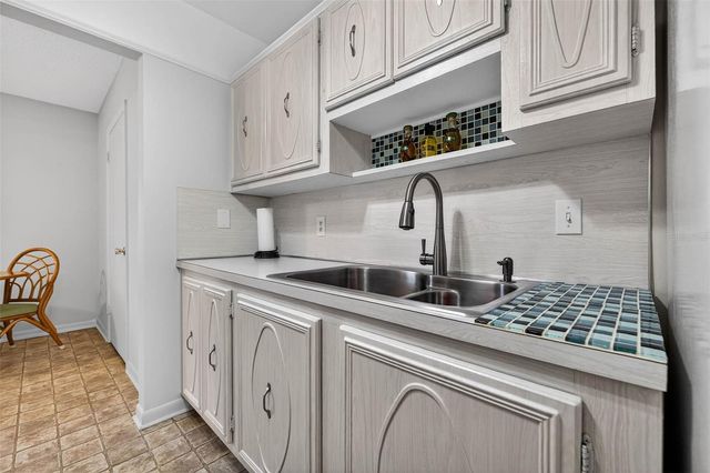 5267 81ST STREET N 18, St Petersburg, FL 33709