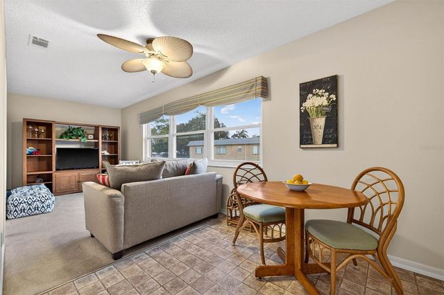 5267 81ST STREET N 18, St Petersburg, FL 33709