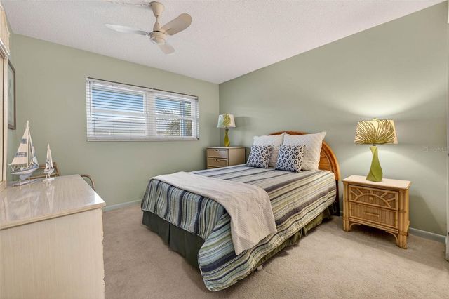 5267 81ST STREET N 18, St Petersburg, FL 33709