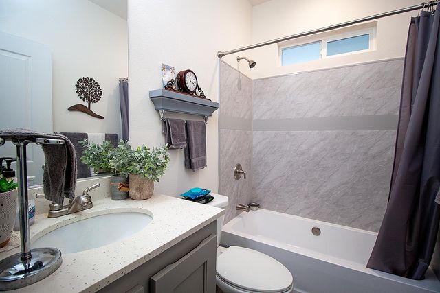 221 W Herndon Ave Spc 99, Fresno, CA 93650