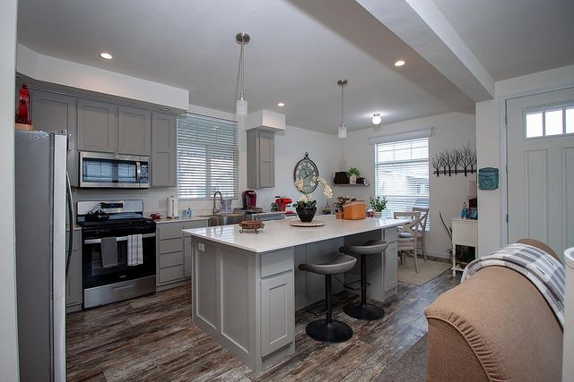 221 W Herndon Ave Spc 99, Fresno, CA 93650