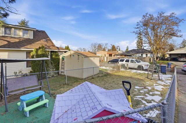 1102-1104 E North Ave, Spokane, WA 99207