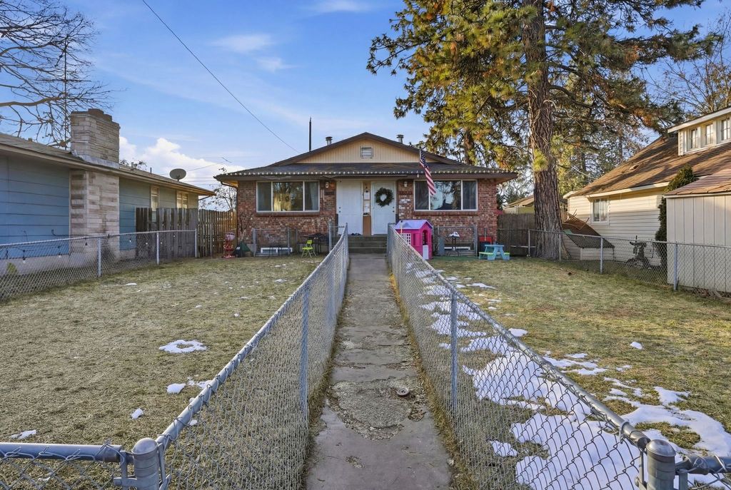 1102-1104 E North Ave, Spokane, WA 99207