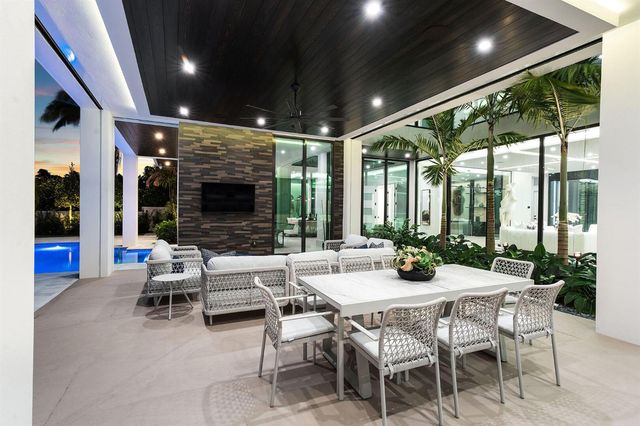 169 W Coconut Palm Road, Boca Raton, FL 33432