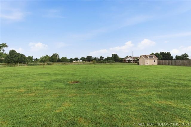 30104 Gale Avenue, Inola, OK 74036