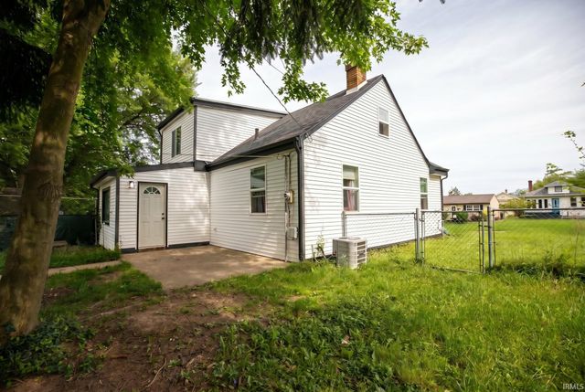 214 E Oakside Street, South Bend, IN 46614