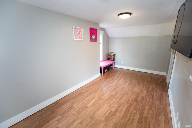 214 E Oakside Street, South Bend, IN 46614
