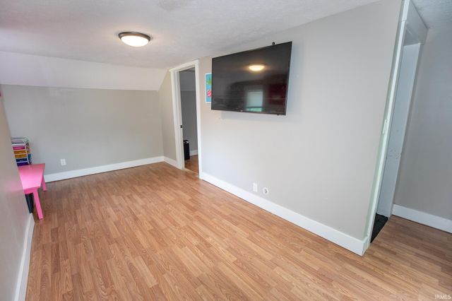 214 E Oakside Street, South Bend, IN 46614