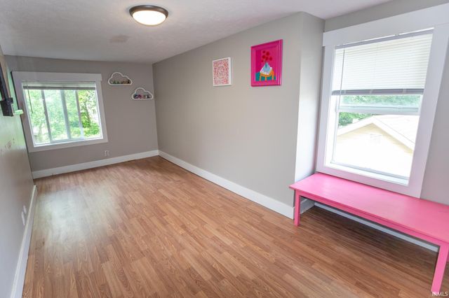 214 E Oakside Street, South Bend, IN 46614