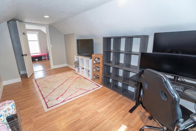 214 E Oakside Street, South Bend, IN 46614