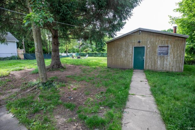 214 E Oakside Street, South Bend, IN 46614