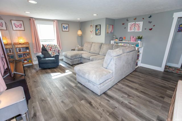 214 E Oakside Street, South Bend, IN 46614