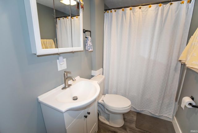 214 E Oakside Street, South Bend, IN 46614