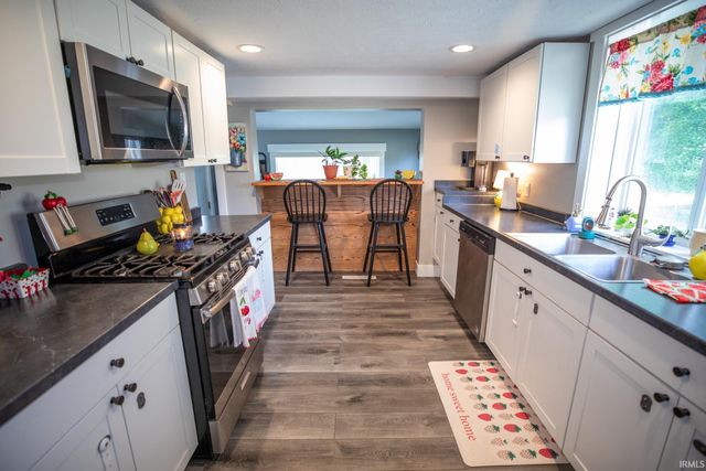 214 E Oakside Street, South Bend, IN 46614