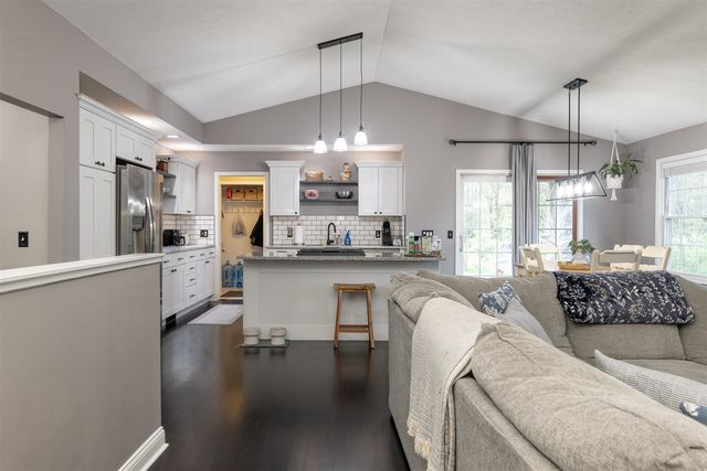 37 Summerset Drive, Kalamazoo, MI 49009