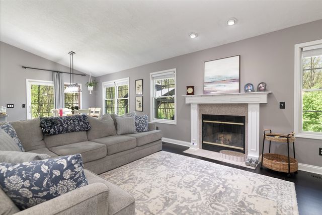 37 Summerset Drive, Kalamazoo, MI 49009