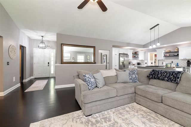 37 Summerset Drive, Kalamazoo, MI 49009