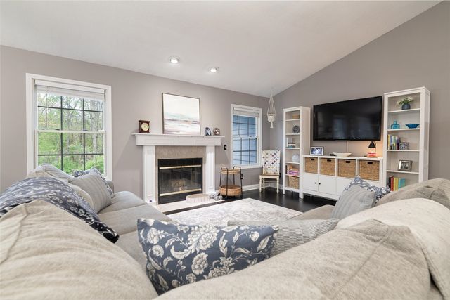 37 Summerset Drive, Kalamazoo, MI 49009