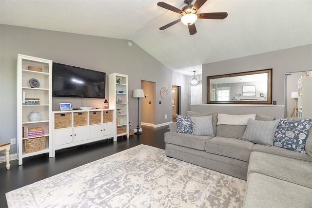 37 Summerset Drive, Kalamazoo, MI 49009